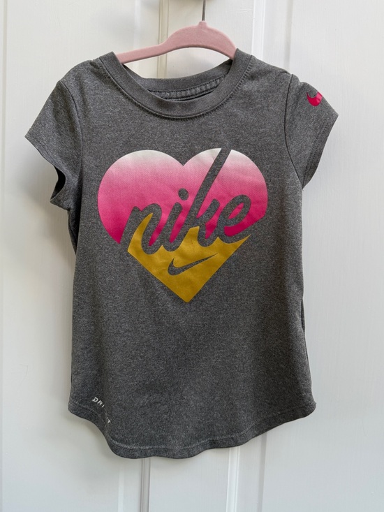 Nike Other - Nike Girls' 4 XS Charcoal Short-Sleeve Tee Shirt Top Blouse Heart Logo
